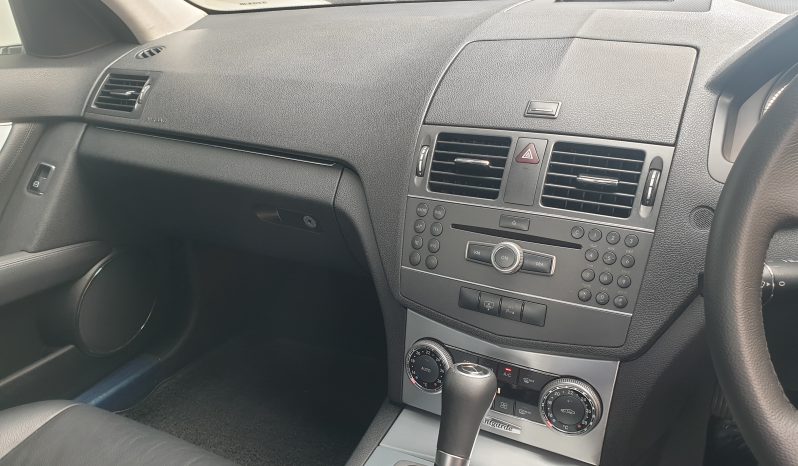 
Mercedes Benz C200 CGI Elegence full									