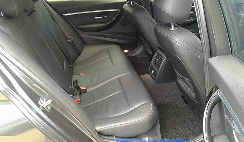 
YEAR MADE 2016 YEAR REGISTERED 2016 BMW 330e 2.0 (A) F30 LCi FACELIFT M SPORT KIT full									
