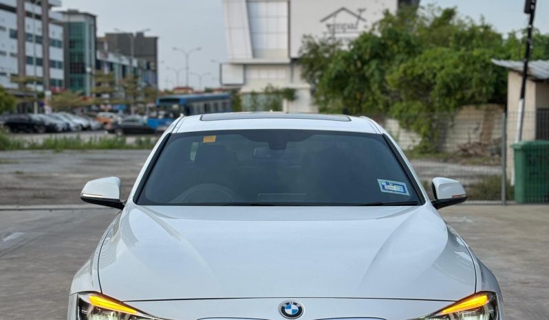 BMW 330e M-Sport full