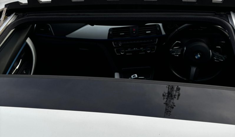 BMW 330e M-Sport full