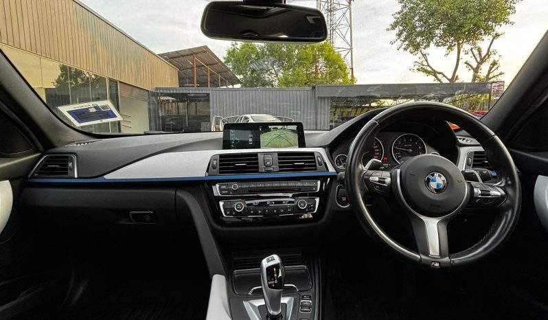 BMW 330e M-Sport full