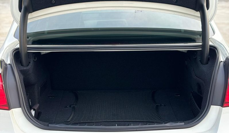 BMW 330e M-Sport full